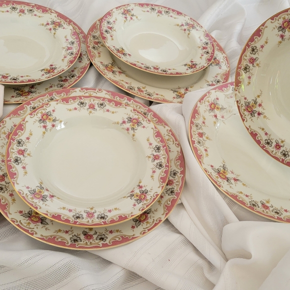 Mikasa- Shelly Floral Dinner Set (4) - Picture 9 of 9